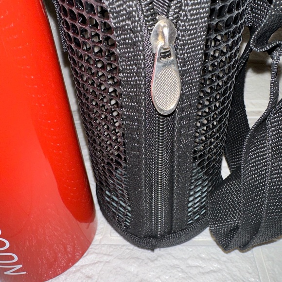 NUO & JIN insulated travel tumbler with holder - Picture 2 of 3